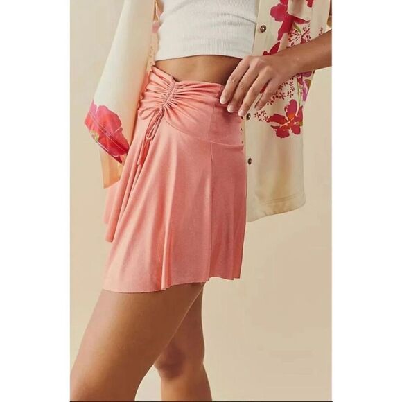 Free People Who’s‎ That Burnt Coral Ruched Mini Skirt - Picture 1 of 6